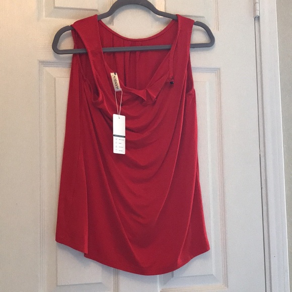 red sleeveless top - Picture 2 of 4